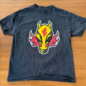 Calgary Flames blasty T-shirt size L